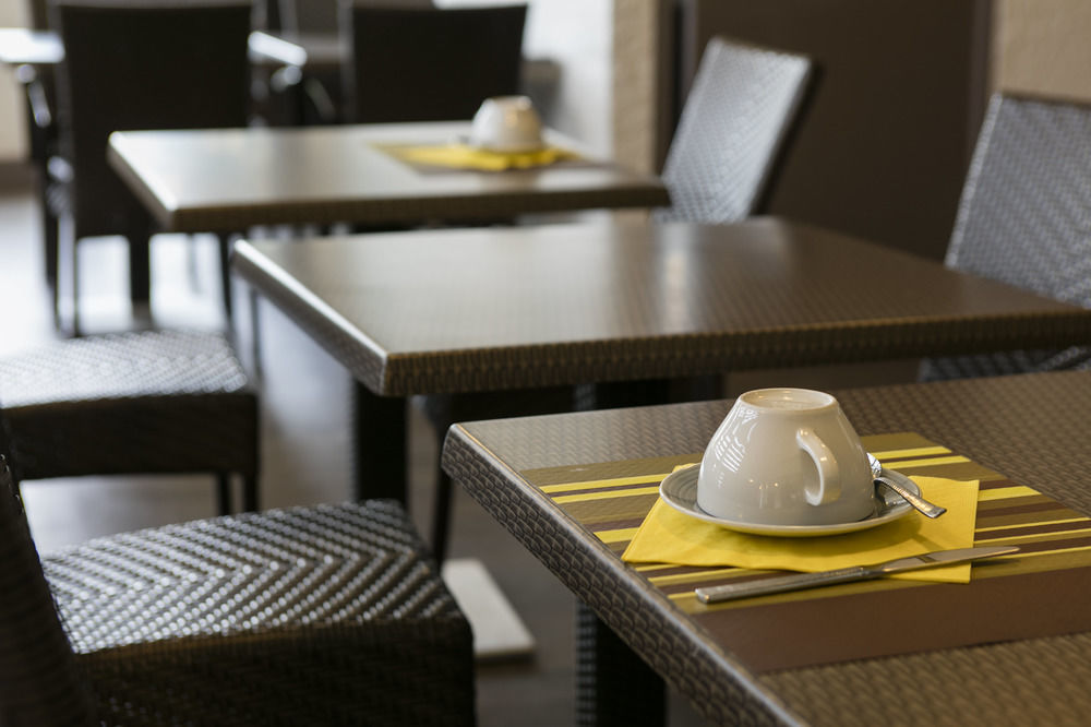 Le Charollais Motel Restaurant Contact-Hotel Vitry-en-Charollais Eksteriør bilde